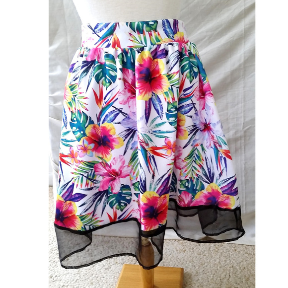Rue21 Dresses & Skirts - LAST CHANCE! Floral Skirt